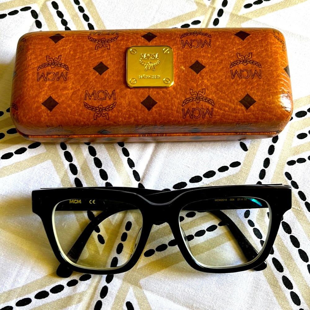 *Prescription* glasses will need to add your own prescription.